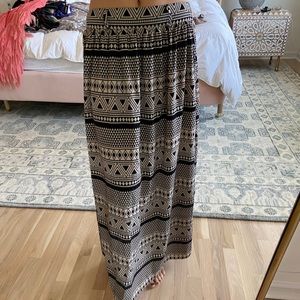 Maxi skirt with tribal pattern